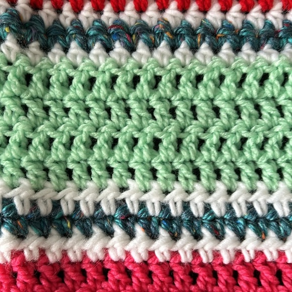 Handmade crochet lap blanket - Picture 5 of 5